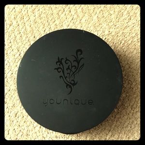 Younique pressed powder - Jacquard